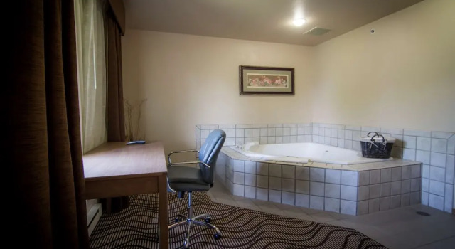 Двухместный люкс с видом на реку Best Western Plus Riverfront Hotel and Suites