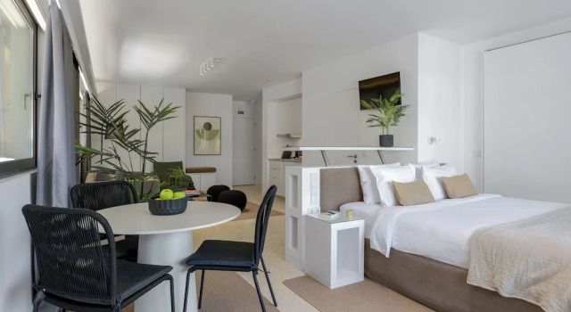 Momo Suites, Acropolis by Aura Homes, Забронировать Отель Афины Острова Саронического залива - Аттика, рядом с Греческий православный собор Метрополис