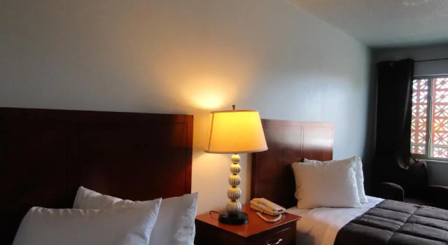 GREELEY UNIVERSITY INN/ GREELEY INN, Забронировать Отель Отели Грилей с завтраком, рядом с Bank of Colorado Arena, Завтраки