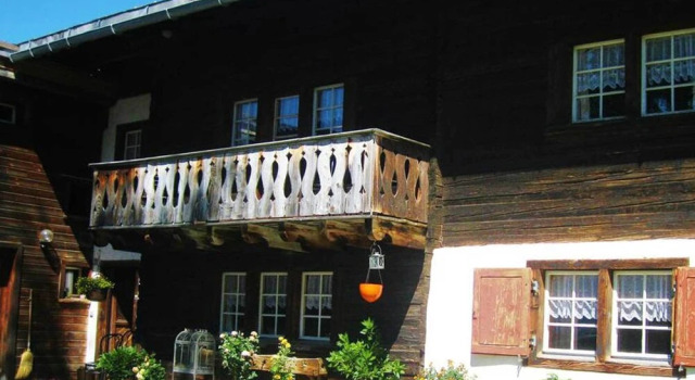 Charming Wooden House in Switzerland!, Rezervați Hotel Hoteluri în Brigels cu parcare, Parcare