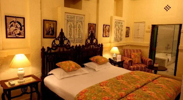 Pal Garh Heritage Hotel, Забронировать Отель Отели штата Раджастхана с парковкой, Парковка