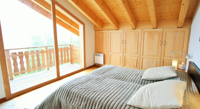 Quaint Chalet in Les Collons with Hot Tub, Varaa Mökki Mökit kohteessa Valais, Mökki