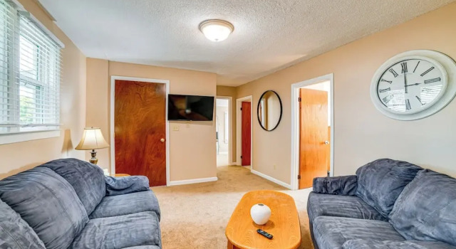 < 2 Mi to Suny Cortland: Unit w/ Private Parking, Rezerwuj Apartament Hotele w Munsons Corners z parkingiem, Parking