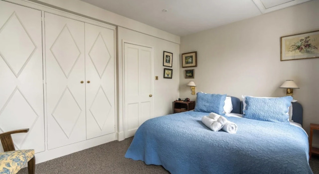 Charming 2BD House with Garden in Hammersmith, Забронировать Отель Отели Лондона 3 звезды, рядом с Выставочный центр Olympia, 3*