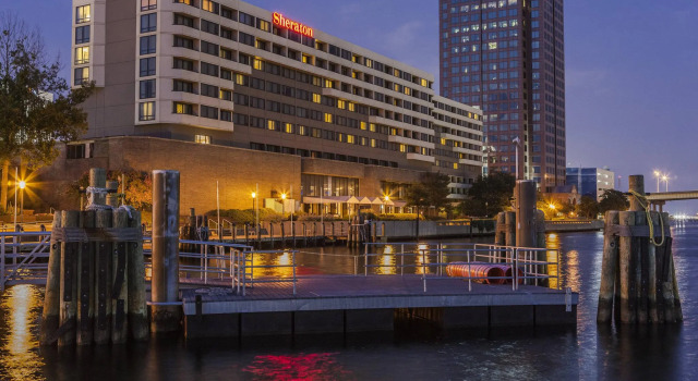 Номер Standard Sheraton Norfolk Waterside Hotel