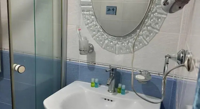 Standard Yhden hengen huone parvekkeella puutarhanäkymä Nork Residence Hotel