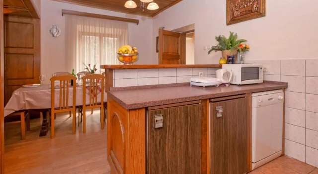 Holiday Home Leonida, Prenota Hotel Hotel a Croatian Islands con parcheggio, Parcheggio