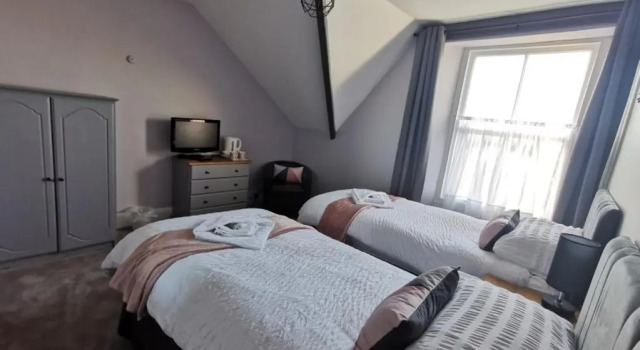 The Dolphin Hotel & Restaurant, Забронировать Отель Пембрук Пембрукшир
