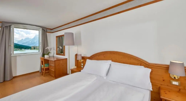 Трёхместный номер Superior с видом на озеро Grand Hotel Misurina