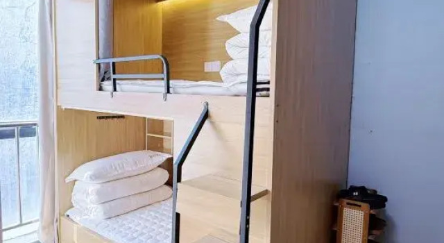 Кровать в общем номере (мужской номер) Wish You A Good Dream Youth Hostel