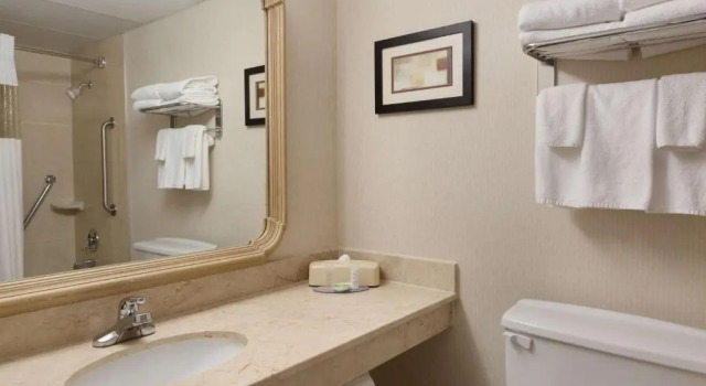 Двухместный номер Red Roof Inn PLUS Vancouver Airport