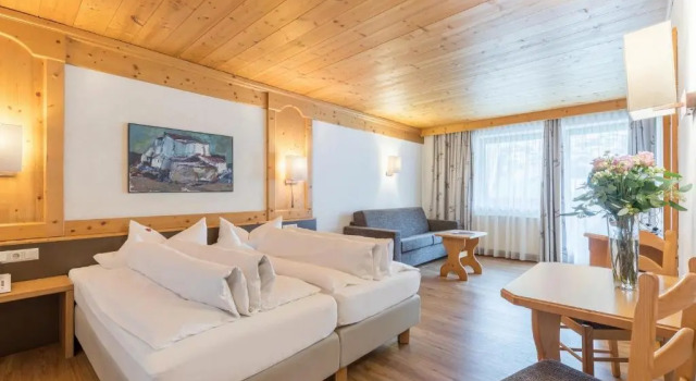 Семейный номер Standard с балконом Hotel Burgstall