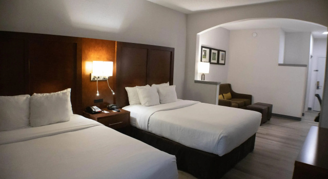 Четырёхместный люкс Comfort Suites Salisbury I-85