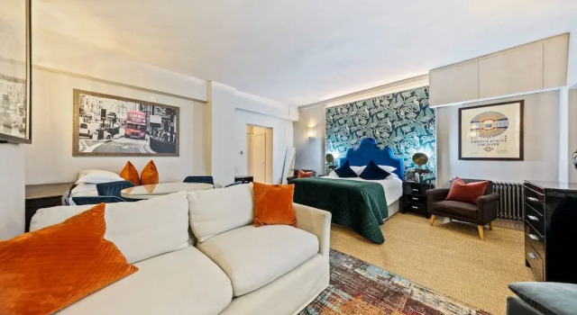 Трёхместный номер Comfort Vancouver Hotel & Studios