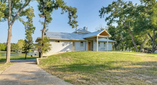 Коттедж Luxe Waterfront Home w/ Boat Slip in New Braunfels