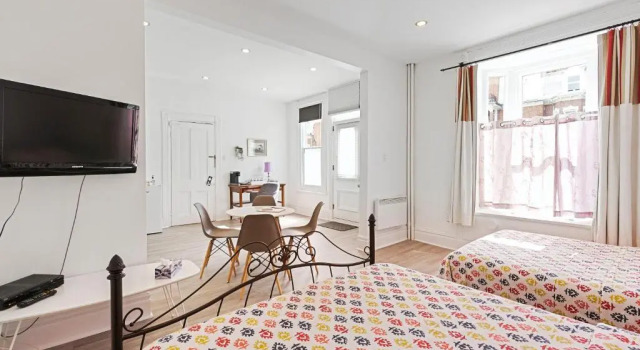 Четырёхместный номер Economy Auberge Château Des Tourelles - Par Aneyro