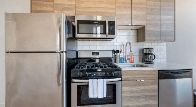 Spa Baths, In-unit Laundry And Full Modern Kitchen - So Much More Than An Average Hotel Room! - 747 Lofts Cabin 302 by RedAwning, Varaa Lomakeskus Chicago 