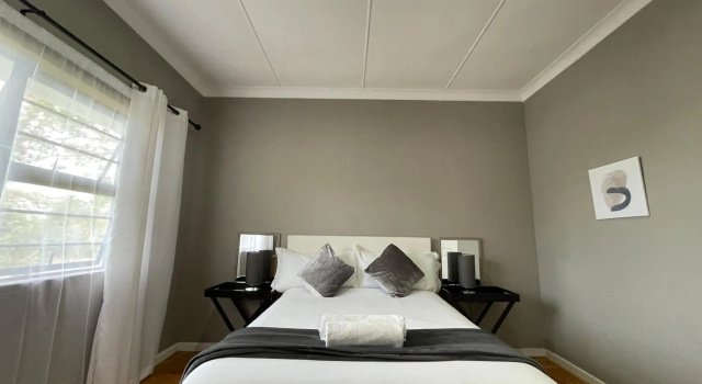 Entire House in Beacon Bay - Golden Location