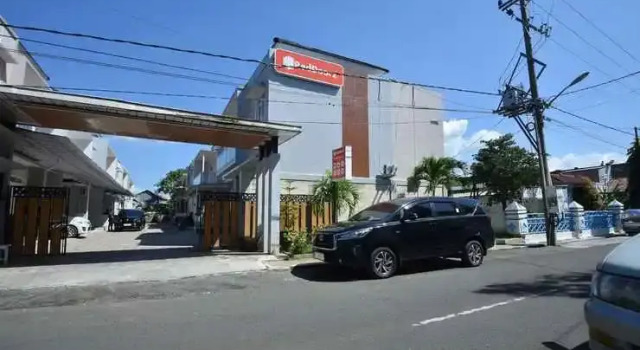 RedDoorz near Alun Alun Cilacap