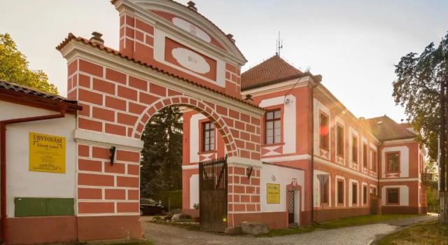 Zámek Lobeč, Rezerwuj Hotel Lobeč Kokorinsko