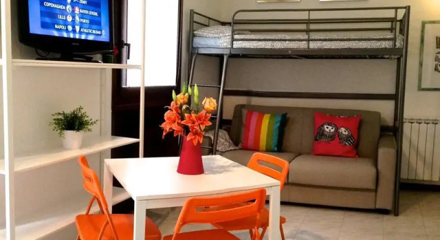 Design Studio Apartment Introbio, Buchen Sie Ferienwohnung Piani di Bobbio 