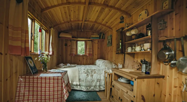 Cosy Woodland off Grid Shepherds Hut - Rowan, Забронировать Дом для отпуска Касл Дуглас Дамфрис и Галлоуэй