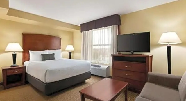 Двухместная студия люкс Non Smoking Sofa Bed Days Inn & Suites by Wyndham Sherwood Park Edmonton