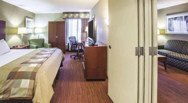 Двухместный люкс c 1 комнатой Ashbourne Hotel Canton Hall of Fame I-77