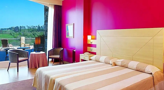 Номер Deluxe Abba Comillas Hotel