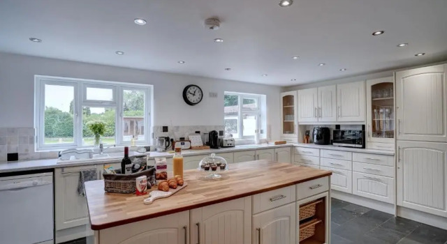 Коттедж Norfolk Luxe Beach House Sleeps 8 Dog Friendly