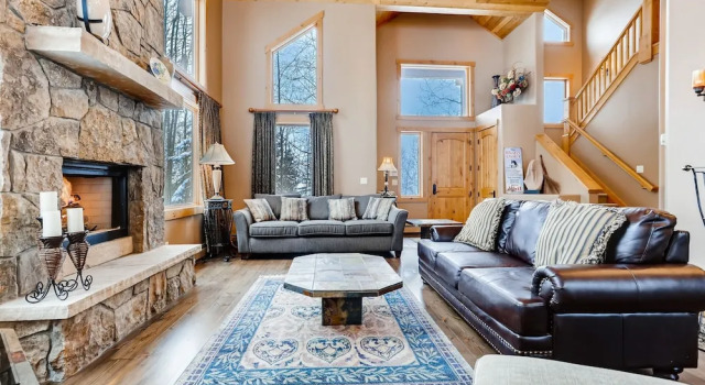 Luxurious All-suite Ski W/ Hot Tub 5 Bedroom Duplex, Забронировать Дом для отпуска Отели Вейл с парковкой, Парковка