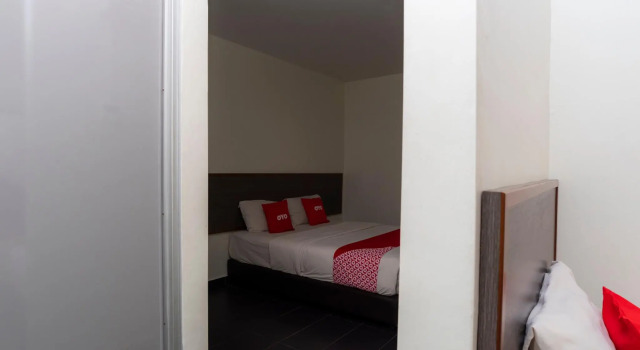 Люкс Superior OYO 44095 Bluewater Hotel (2)
