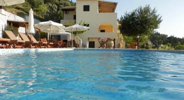 Студия с балконом Green Villa