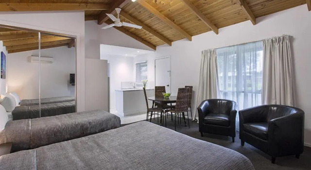 Семейный номер Standard с видом на сад Best Western Colonial Village Motel
