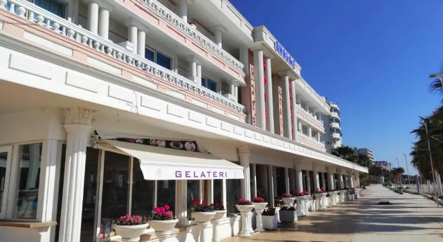 Golem Beach Front Apartment Resort, Rezerwuj Apartament Hotele w Durres County z parkingiem, Parking