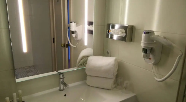 Двухместный номер Standard с балконом и с видом на город Golden Tulip Porto Gaia