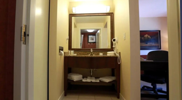 Студия Hampton Inn & Suites Laval