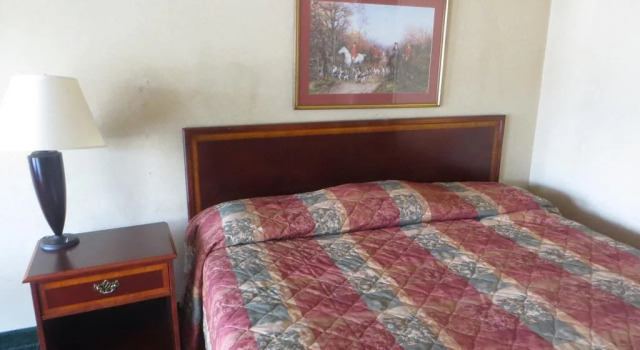 Knights Inn Florence/Cincinnati South, Забронировать Отель Отели Флоренс с бассейном, рядом с Торговый центр Florence Antique Mall, Бассейн