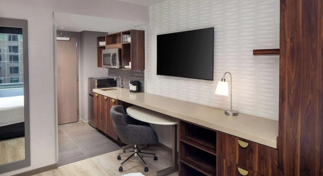 Двухместный студия-люкс с видом на достопримечательности Home2 Suites By Hilton New York Times Square