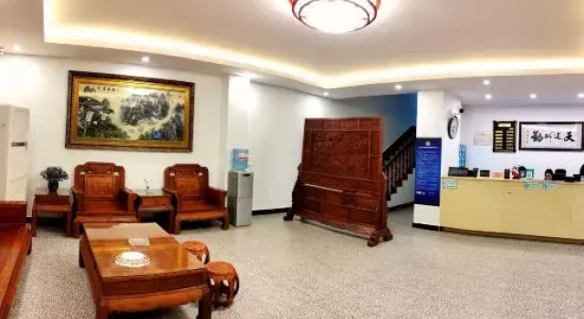 Lingchuan Baiyuan Flower Hotel