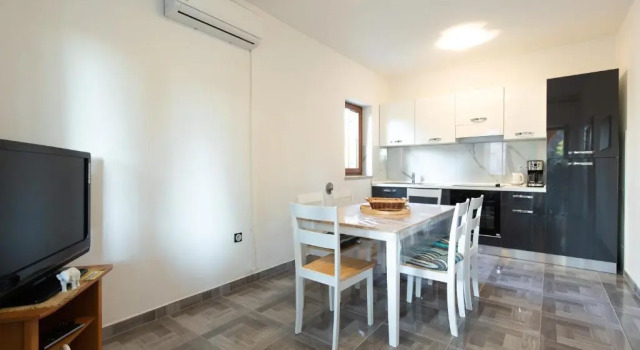 Apartment BAZINA - airconditioning, parking, 500m from the beach, Забронировать Апартаменты/квартира Отели Крка с парковкой, рядом с Krk Harbour, Парковка