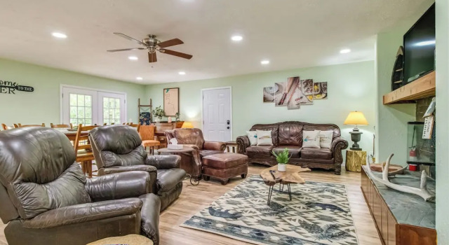 Cotter Home w/ Deck ~ 1 Mi to Big Spring Park!, Varaa Lomakoti Cotter 