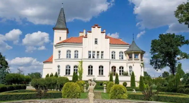 Zespol Palacowo Parkowy, Varaa Hotelli Brzezno 