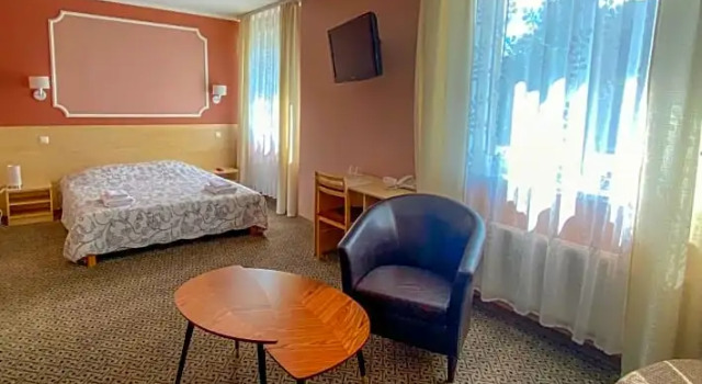 Полулюкс Hotel BEST with FREE PARKING