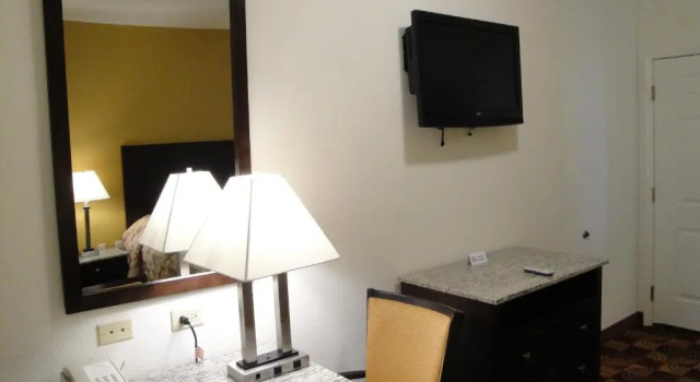 Трёхместный номер Deluxe Sands Inn & Suites