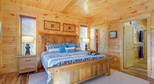 Majestic Mountain Views: Sevierville Escape!