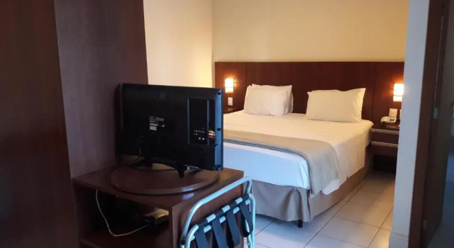 Люкс с видом на бассейн Hotel Crystal Residence Cianorte