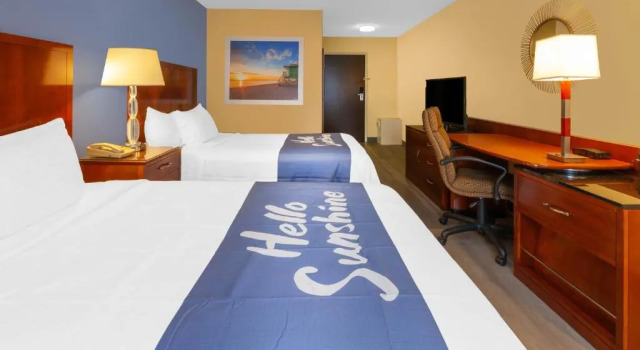 Четырёхместный номер Deluxe Days Inn by Wyndham Milan Sandusky South