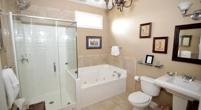 Номер Superior Waters Edge Inn