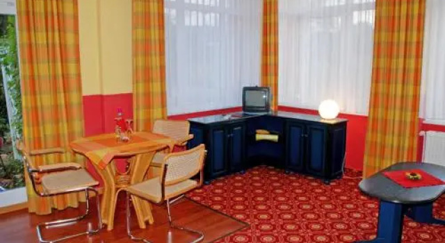 DEB 009 Appartementhaus auf Moench